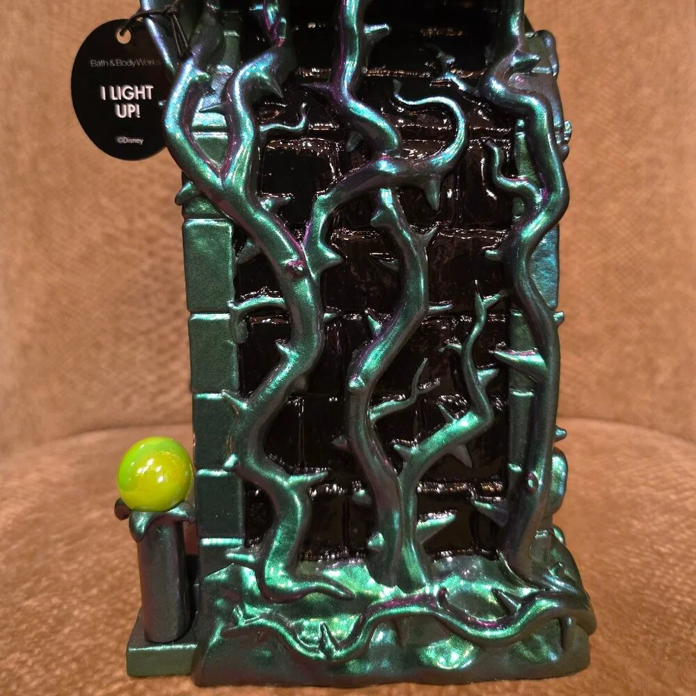 Disney Villains MALEFICENT Dragon Dragon Castle Light-Up Heav Candle Holder NIB